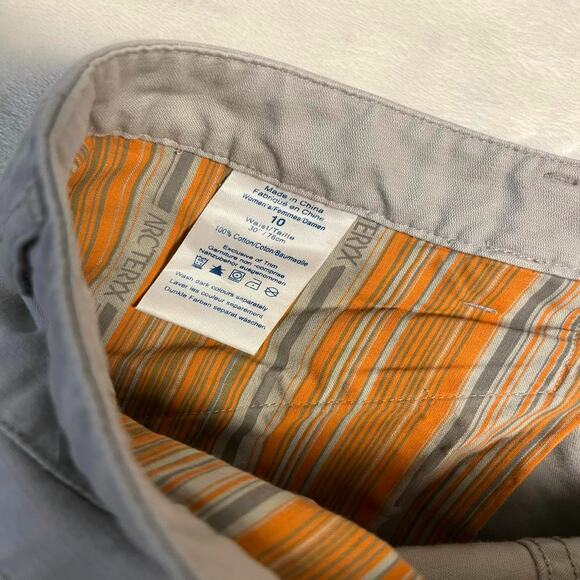 Arc'teryx Tech Chino Shorts Women's 10 Gray Athleisure Gorpcore Camp Hike Field - Picture 3 of 9